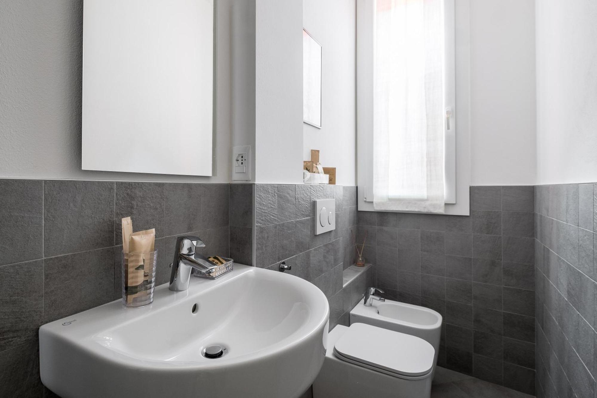 Canonica Suites 볼로냐 객실 사진